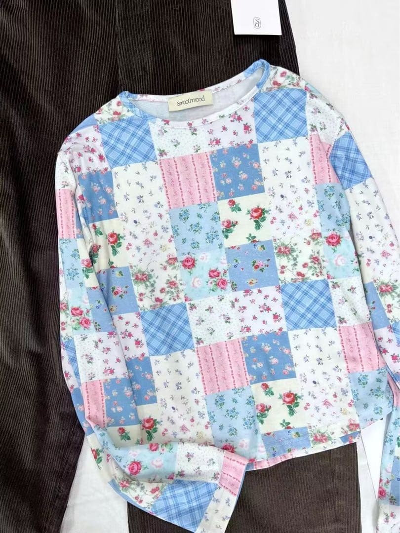 トップス smoothmood Shalott Floral Patchwork Tee