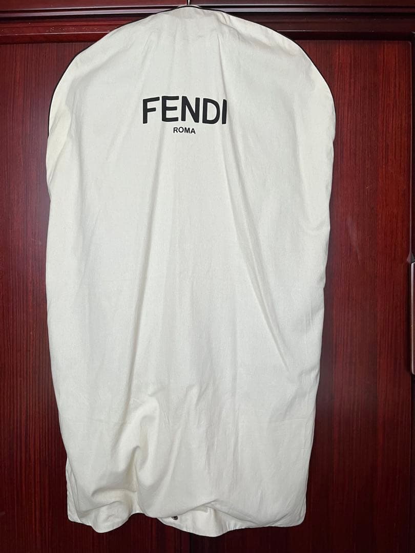 新品未着用タグ付き　FENDIフェンディ2WAYケープコート　ブラック　マント