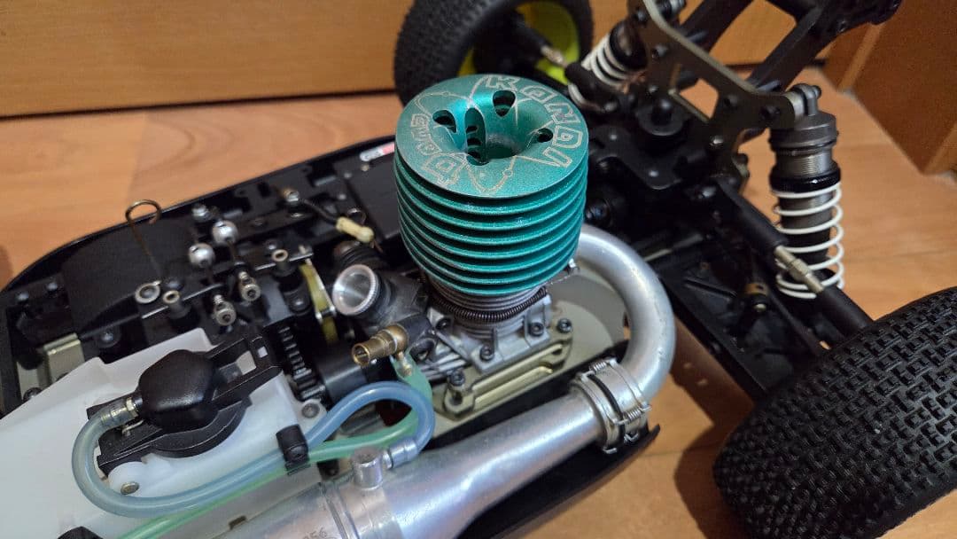 ラジコン エンジンカー ホットボディーズ D8 未走行シャーシ