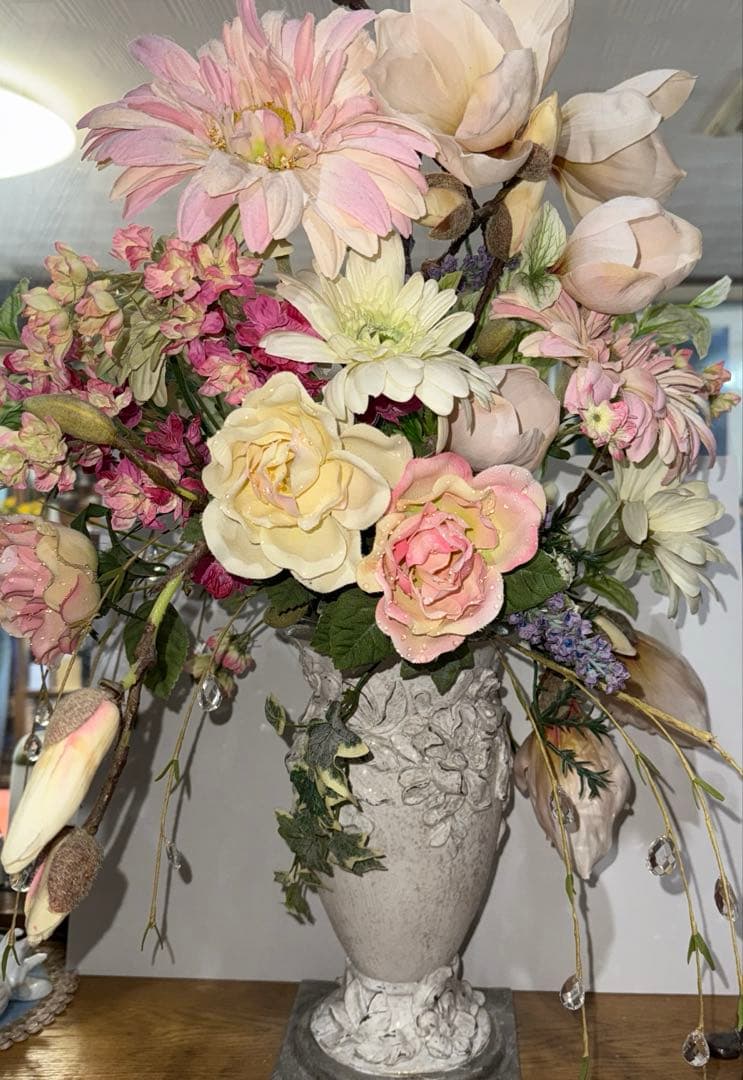 造花アレンジメント 花束 シルクフラワー 高さ約60㎝　花器32㎝