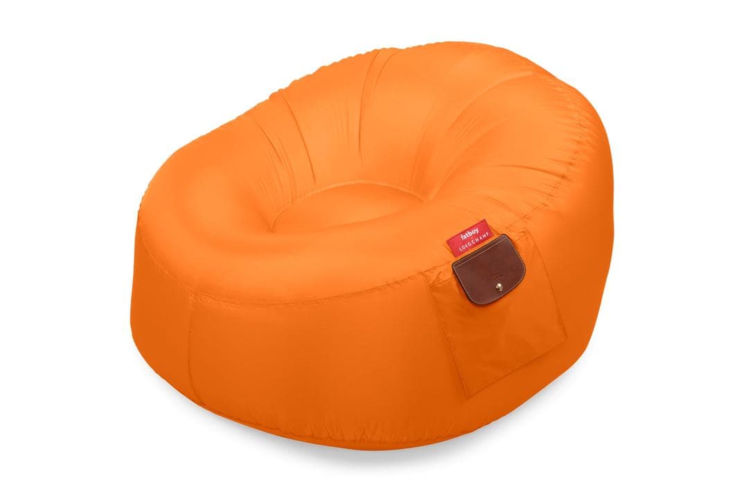 ファットボーイ x ロンシャンのインフレータブルアームチェアGlamping O
