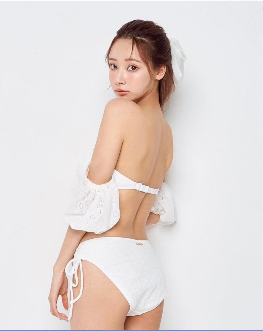 Darich ホワイトオフショルダーセパレート水着