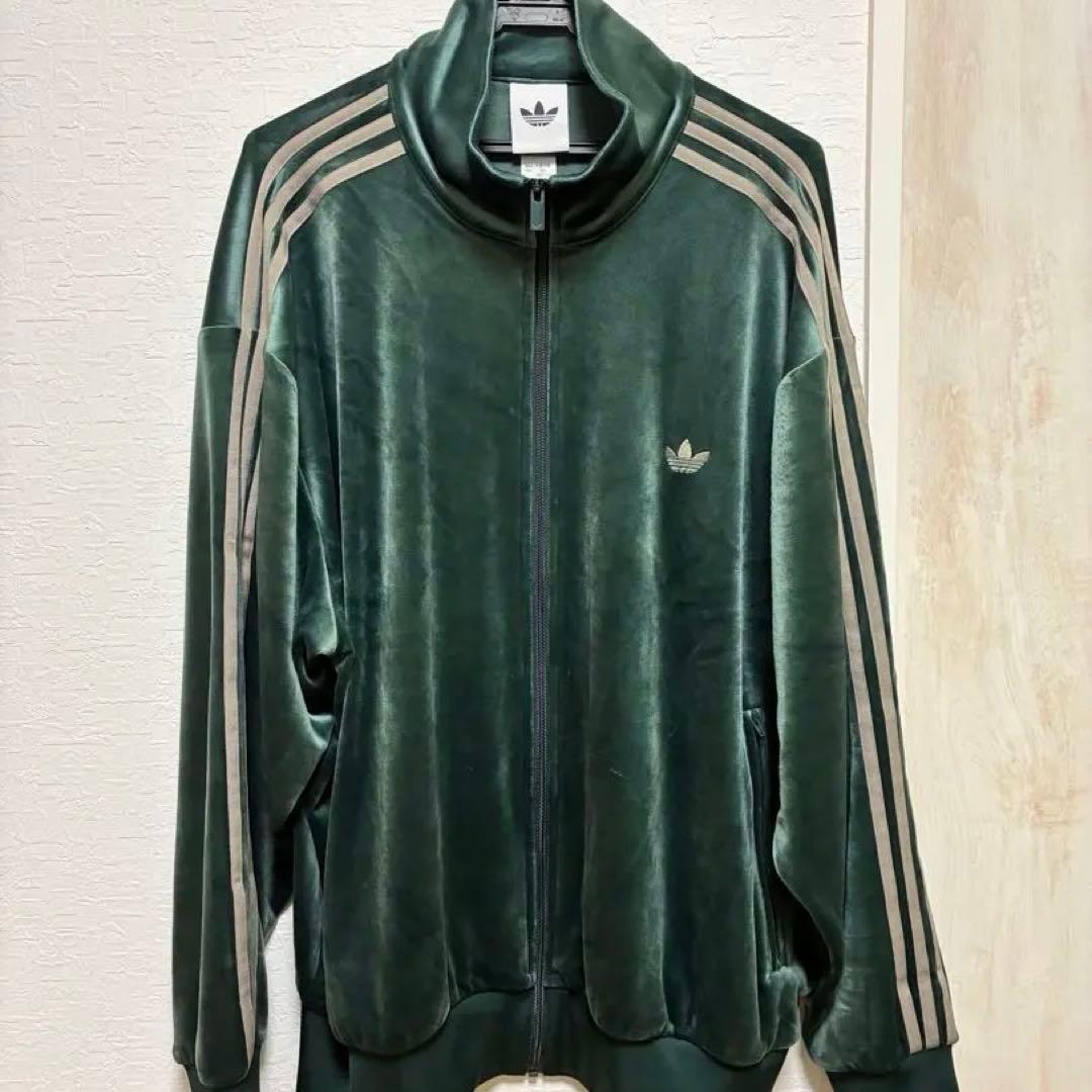 adidas originalトラックジャケット ベロア　グリーン