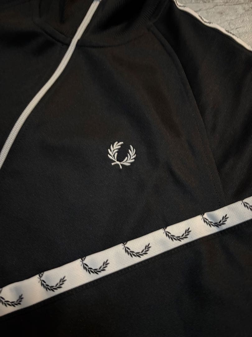 Fred Perry ブラック ジップアップジャケット