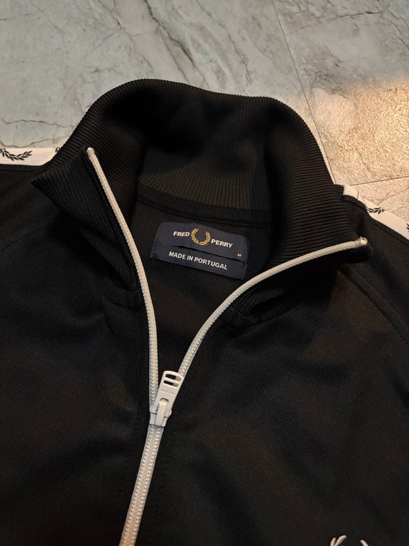 Fred Perry ブラック ジップアップジャケット