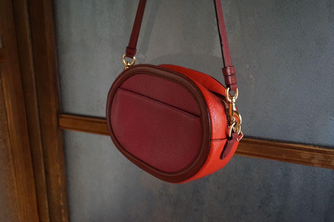 coach赤とオレンジバイカラーオーバルポシェット