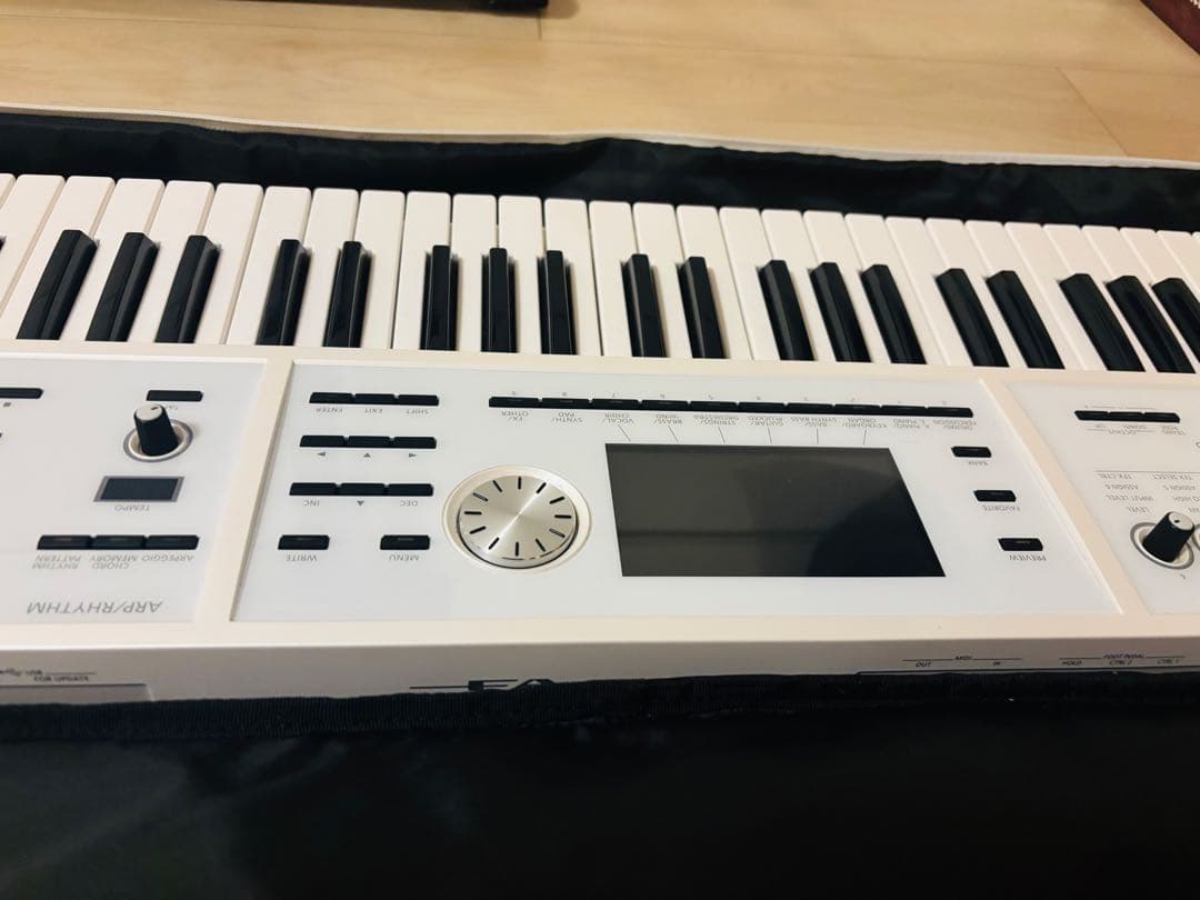 Roland FA-06 限定ホワイト　年内最終セール