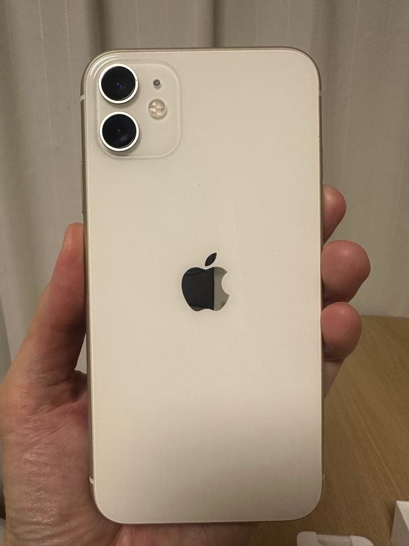 岡*様 美品 Apple iPhone 11 本体 128G ホワイト Sof