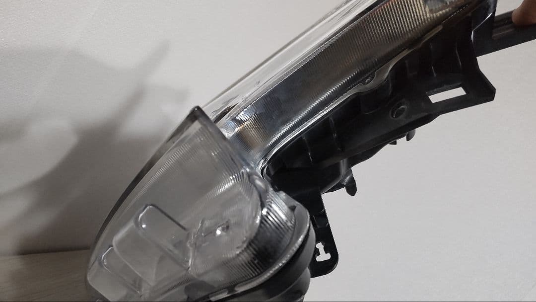 NISSANノート E12 純正右ヘッドライト