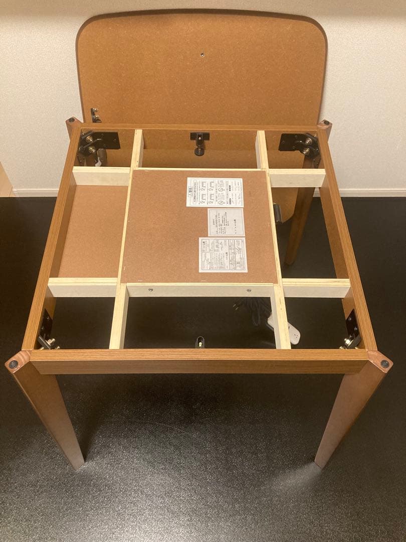 80cm ×80cm山善コンセントタップ付きダイニングこたつ
