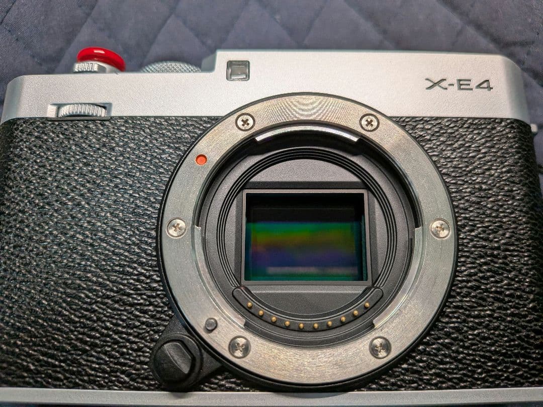 美品 FUJIFILM X-E4 ボディ シルバー（アクセサリー付属）