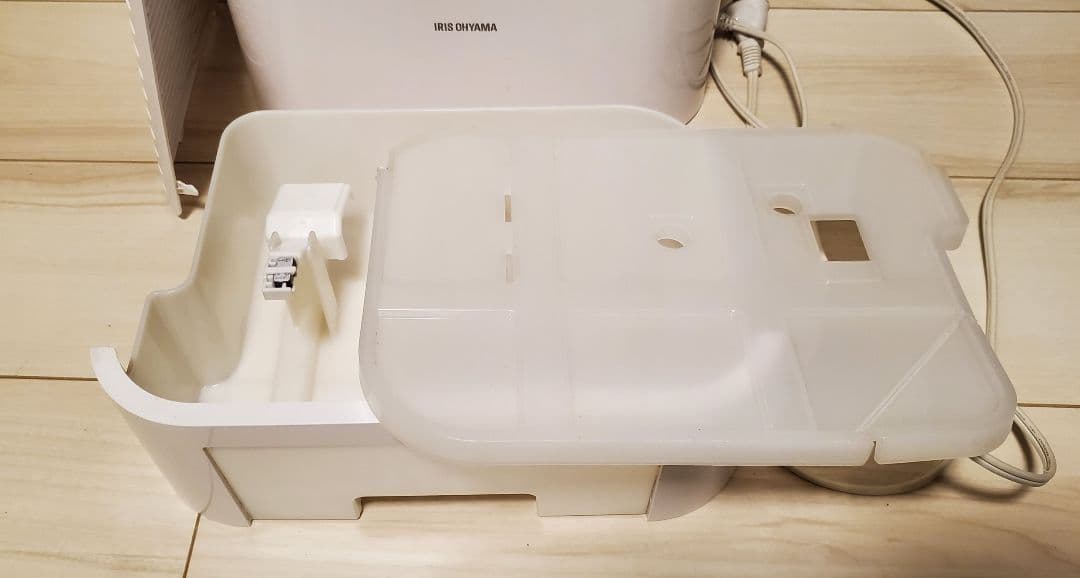 【花粉時の室内干しに】アイリスオーヤマ除湿機 IJD-I50-W 2020年製