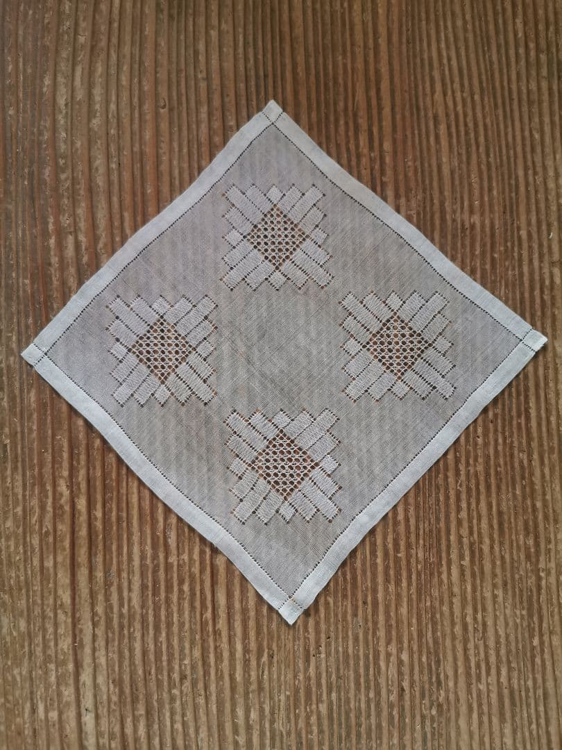 アンティーク オーガンジー 透かしドローンワークレース刺繍 スクエアドイリー難有