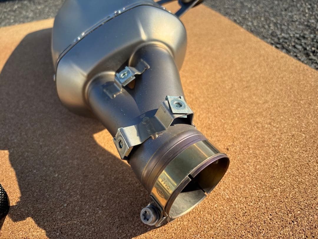 美品BMW R1250GS AKRAPOVIC スリップオンマフラー