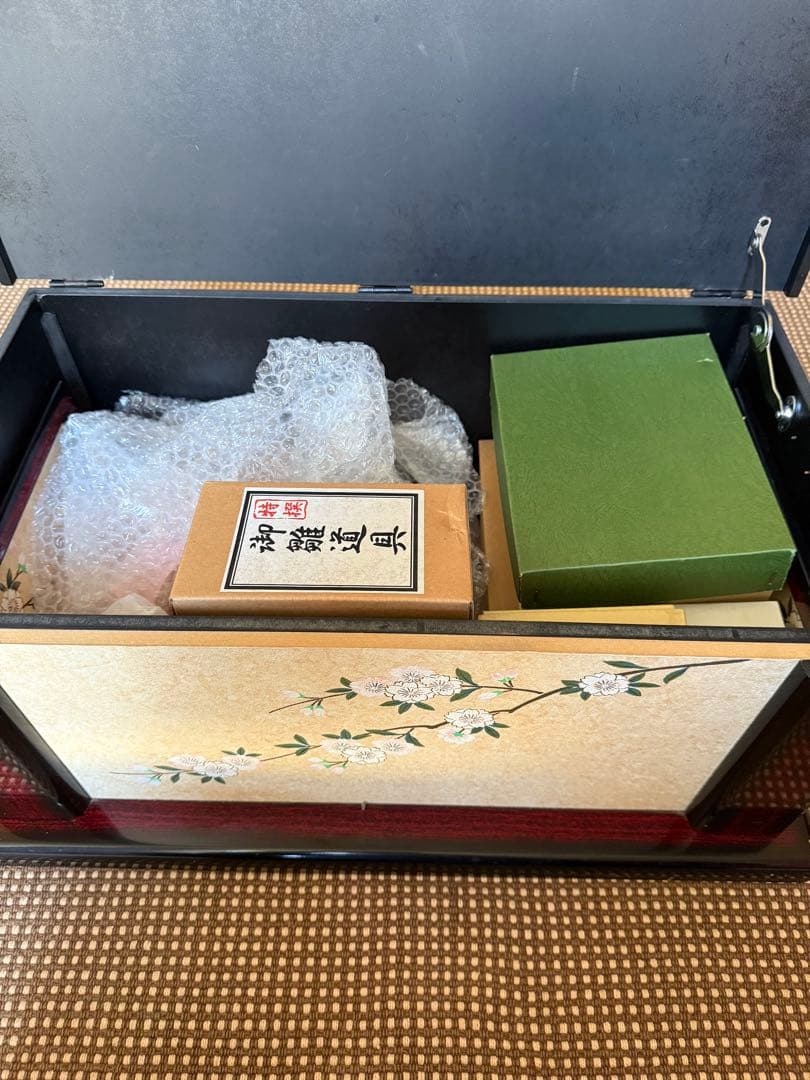 雛人形 多色装飾付き