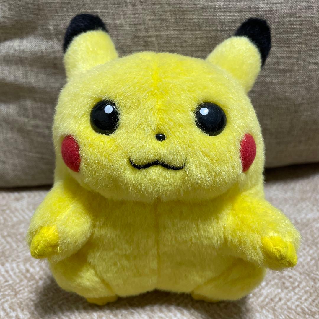 ピカチュウ　ぬいぐるみ　タカラトミー　TOMY