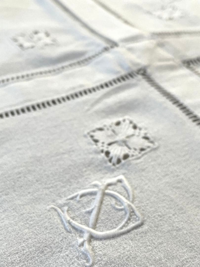 【美品】フランスアンティーク 手刺繍モノグラム テーブルクロス 赤のフリル付