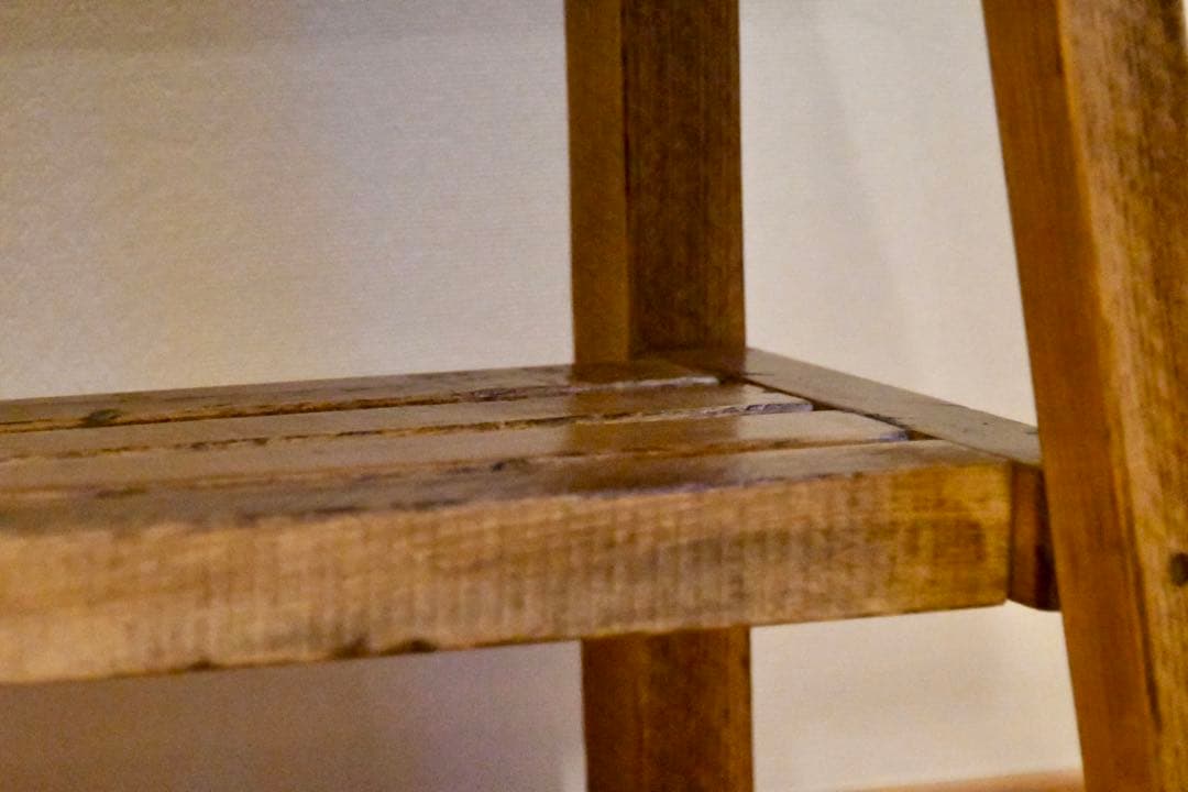 ハンドメイド木製スツール　ベンチ　下部棚付き