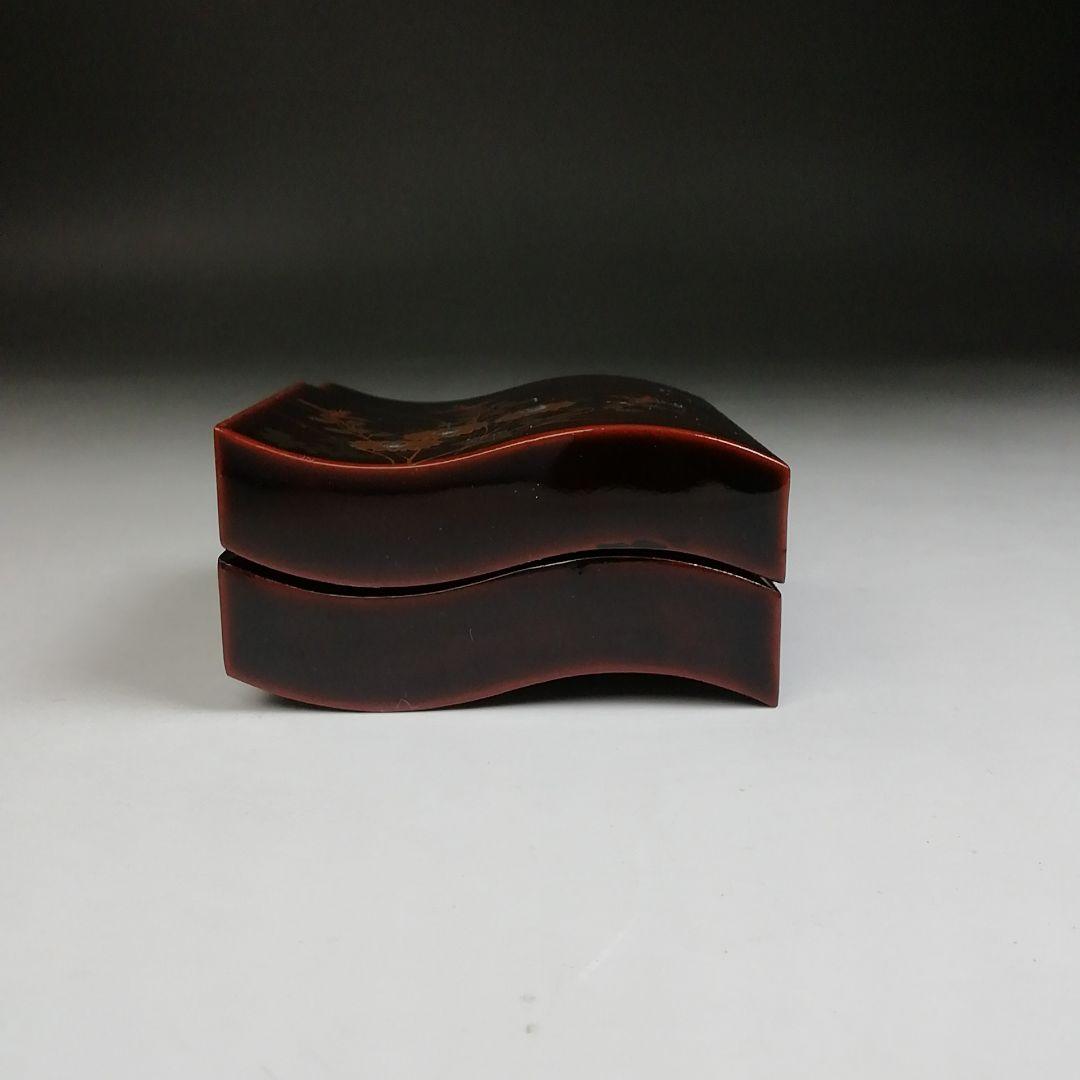 Ｔ９３４　香合　『秋野蒔絵』『瓦香合』『新谷漆峯 作』　共箱　茶道具