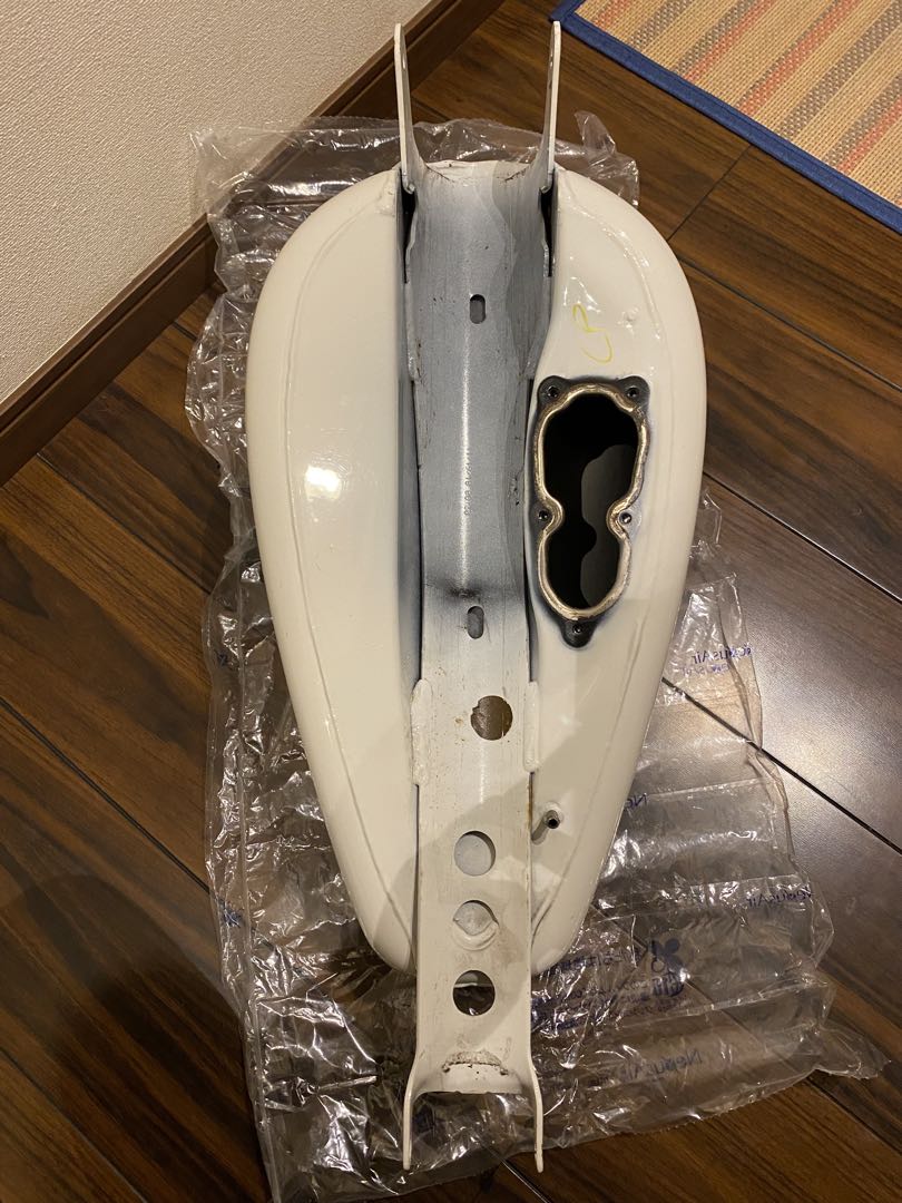 美品！ハーレーxl1200ns純正タンク・フロントリアフェンダーセット白