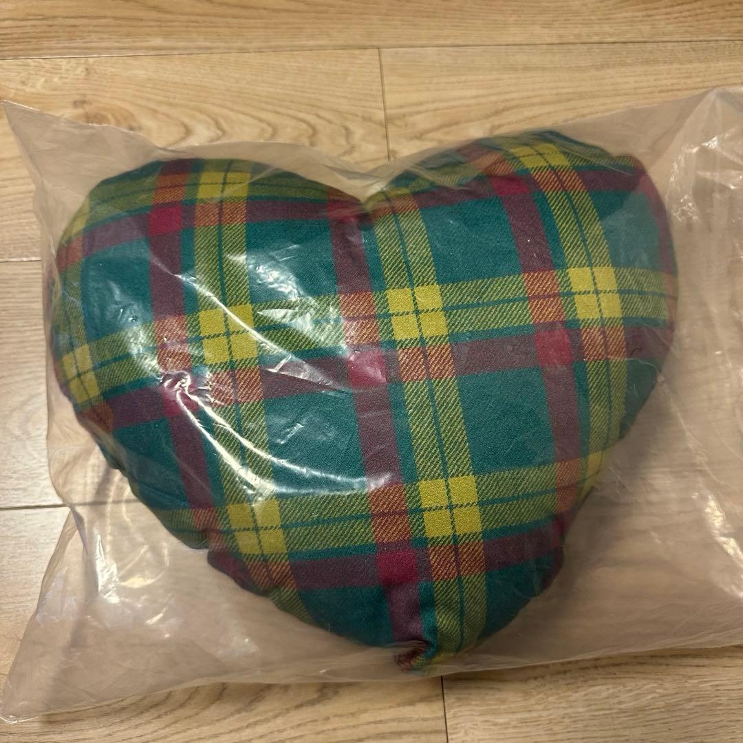 Girls Don't Cry Pillow クッション　伊勢丹限定