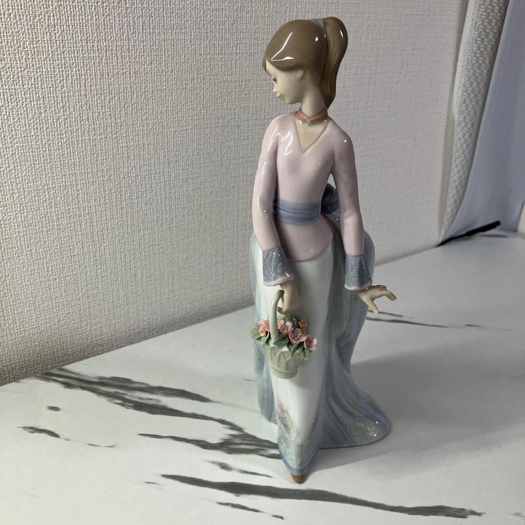 【1/20本日限定】LLADRO リヤドロ 07622 花籠を持つ女性像 箱付