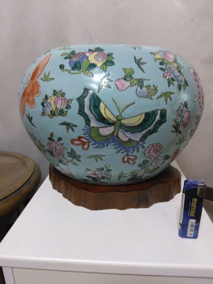 中国美術粉彩花蝶紋壺
