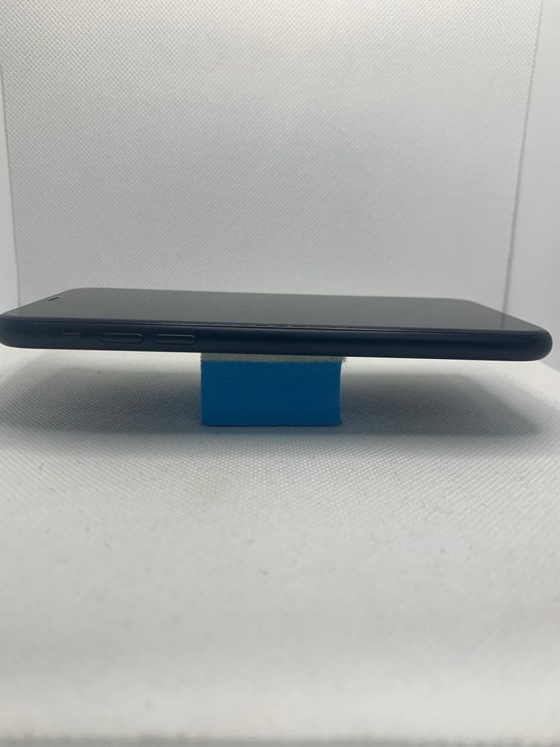 iPhone XR ①