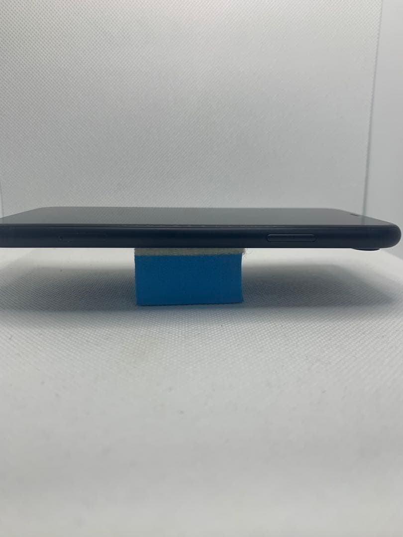 iPhone XR ①