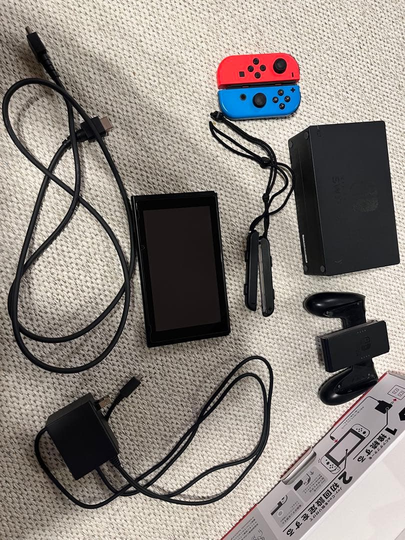 Switch本体一式＋SD256GB＋マリカ8＋純正ハンドル＋箱あり