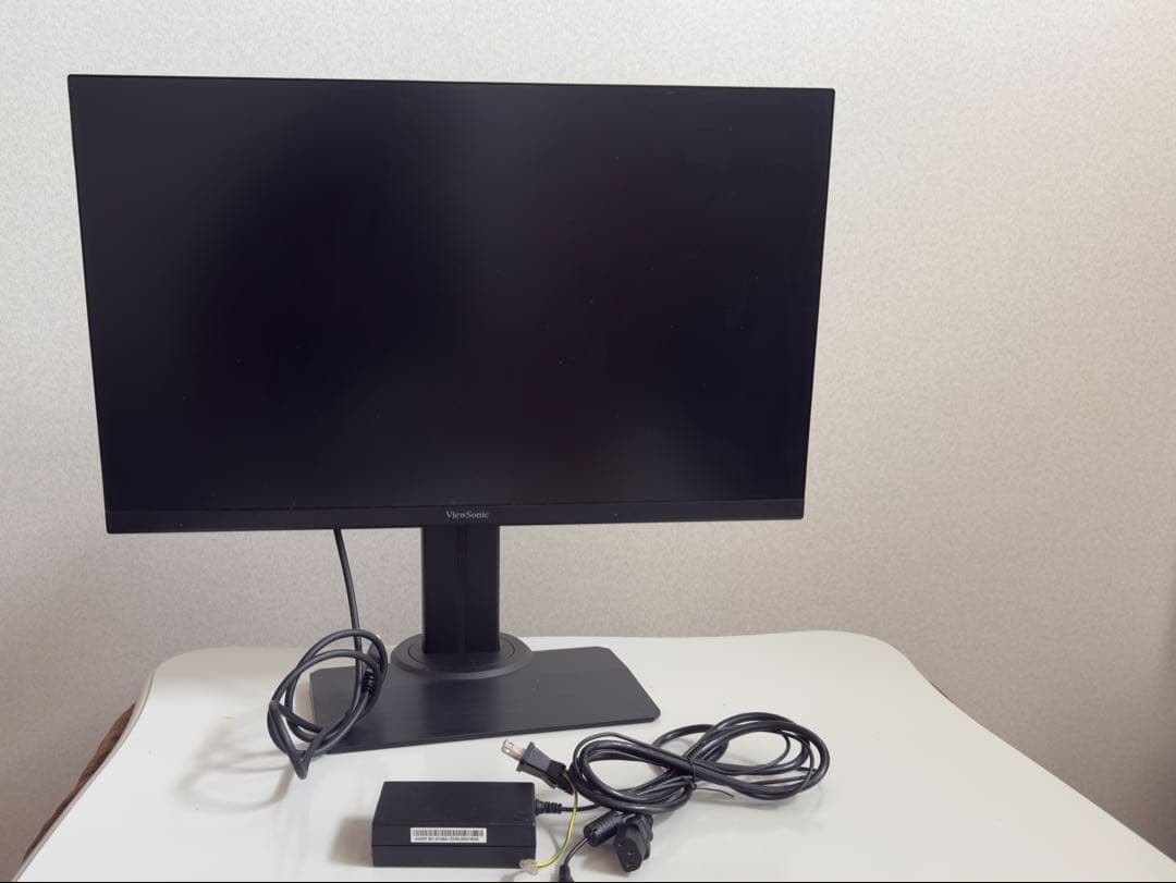 ViewSonic中古27インチPCゲーミングモニター　プラグ.配線コード付き
