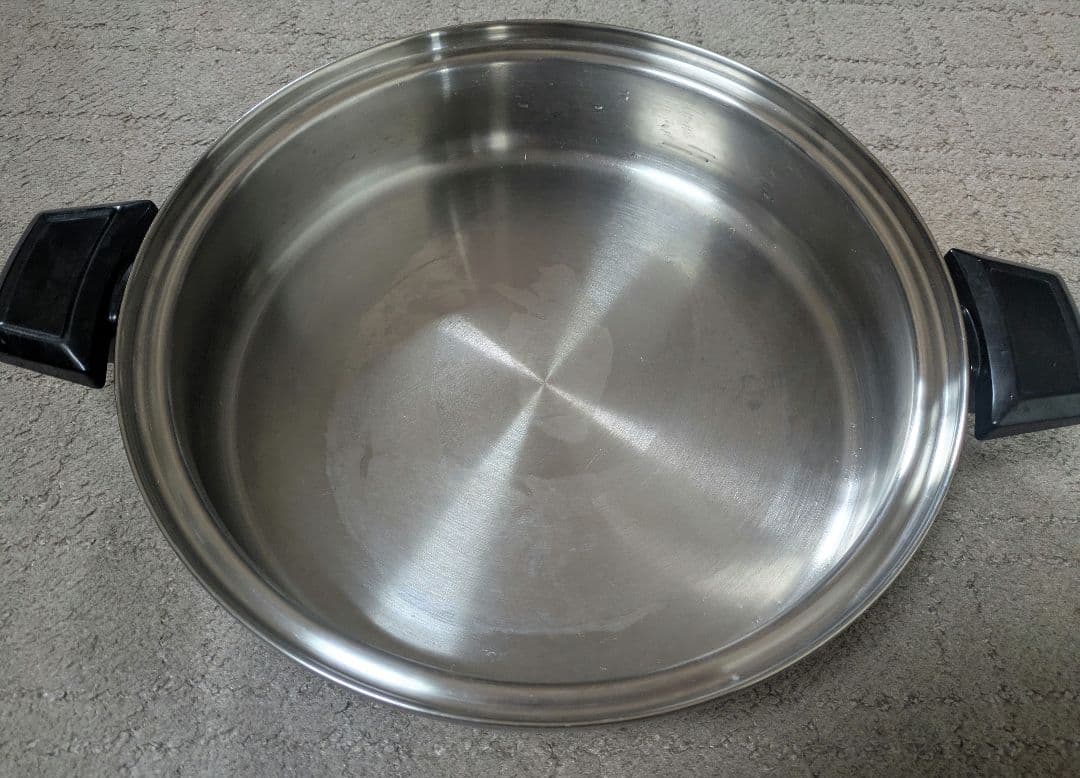 ロイヤルクイーン5層ステンレス製 両手鍋 蓋付き　28cm