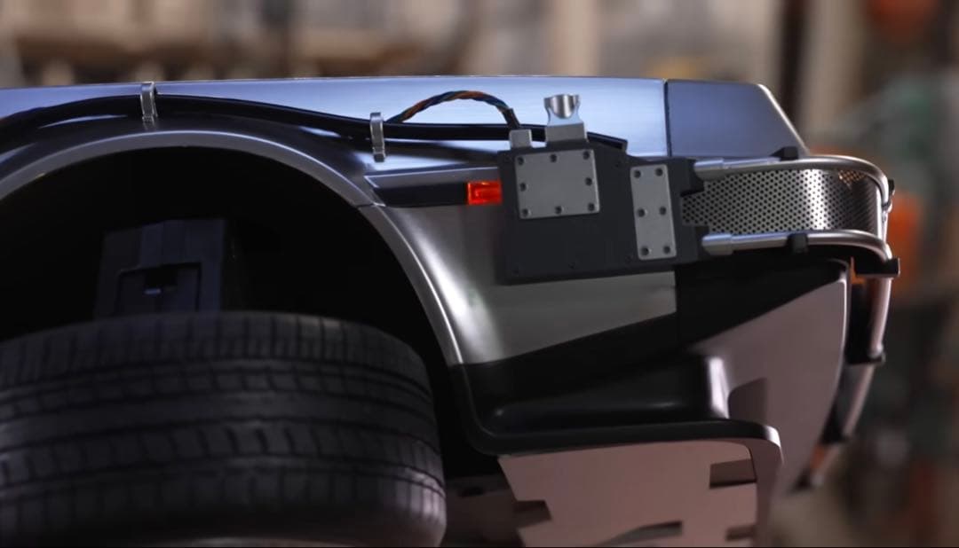 1/6ホットトイズ バックトゥザフューチャー パート2 デロリアンタイムマシーン
