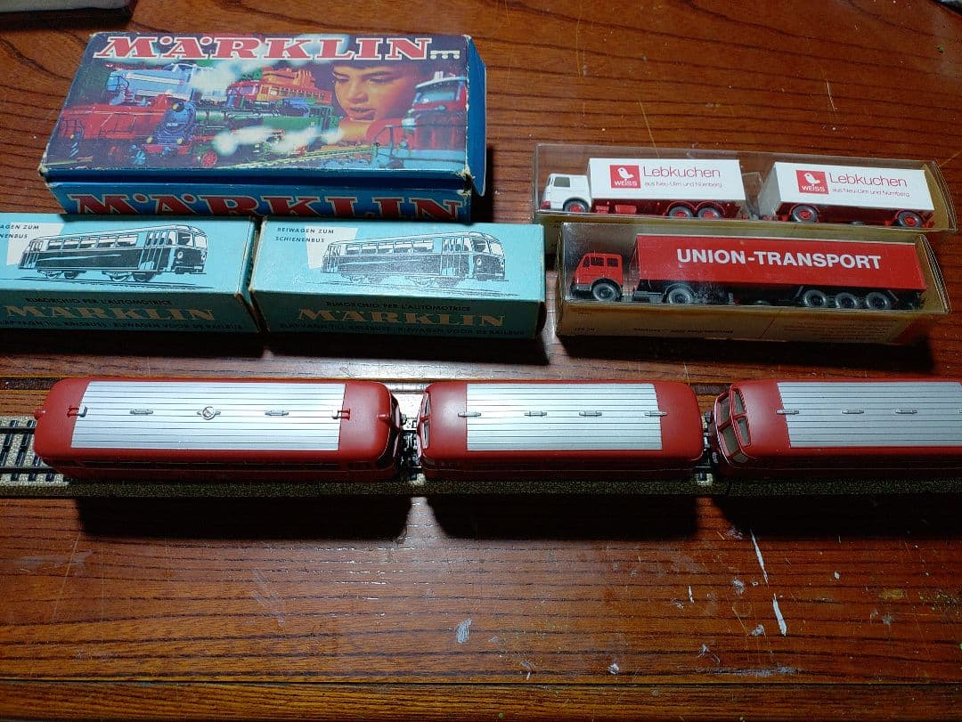 Märklin HO✨️ディーゼル795型、3両✨️大型トラック2台✨️ほぼ新品