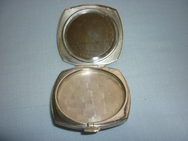 ◆美品 昭和初期（1925年頃）！花柄金銀彫金 純銀製 コンパクト重さ94.8ｇ