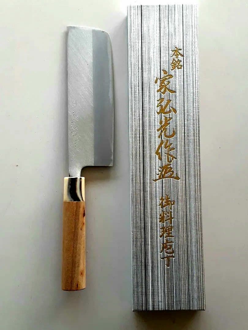 貴重品　越後鍛冶職人が刀匠技術で造った家弘光作艶消菜切り包丁 １２本mn