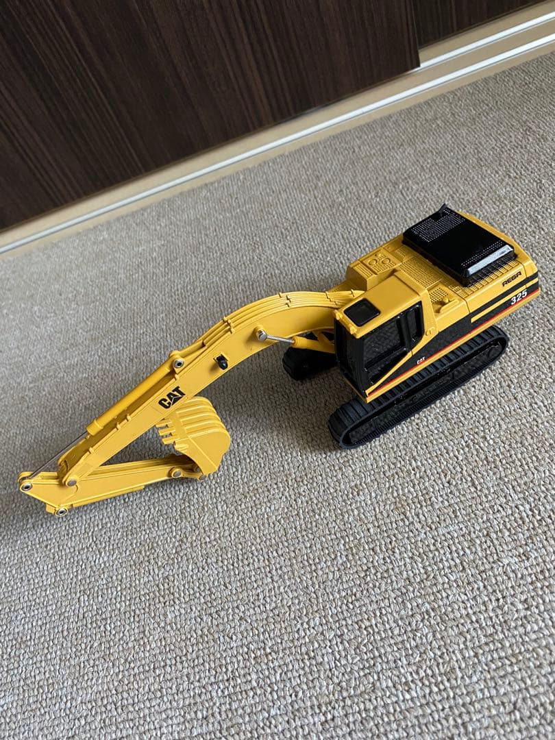 CATキャタピラー社　325 REGA 油圧ショベル 1/50 箱付　美品　新品