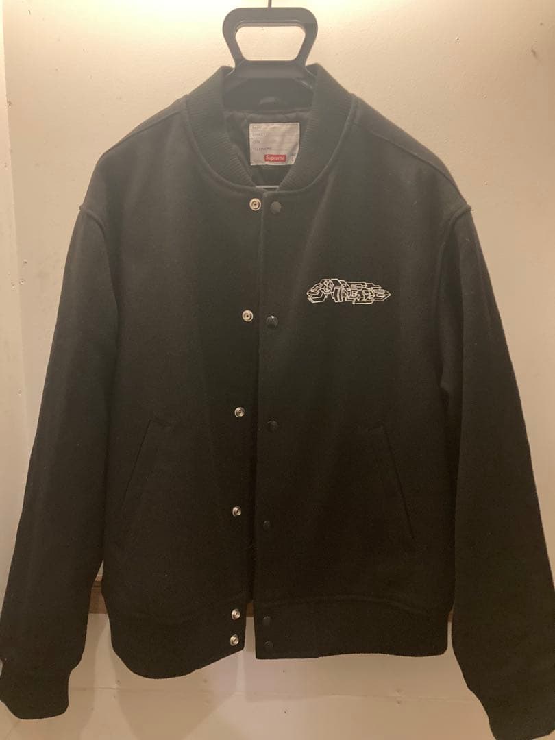希少 L シュプリームSupreme デルタ ロゴ スタジャン バーシティ