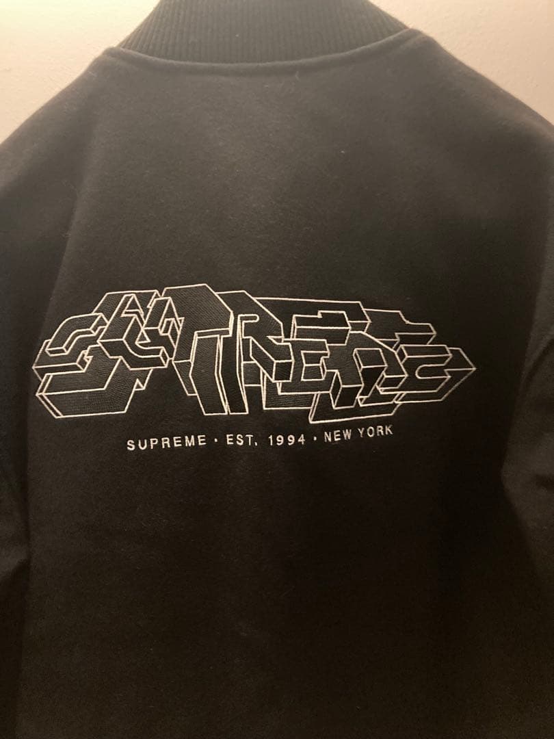 希少 L シュプリームSupreme デルタ ロゴ スタジャン バーシティ