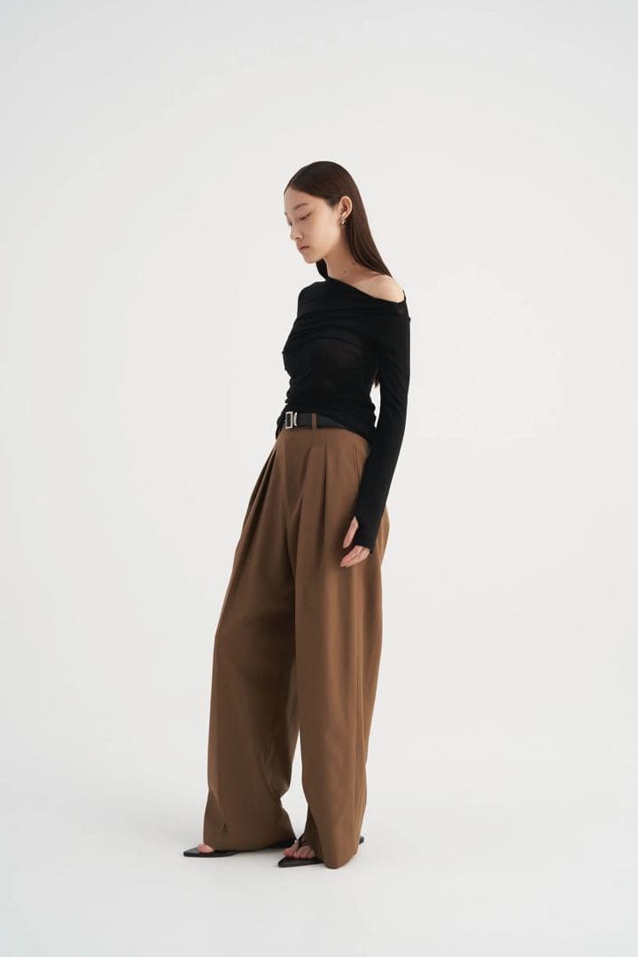 新品未使用品 Venica Cashmere asymmetry tops