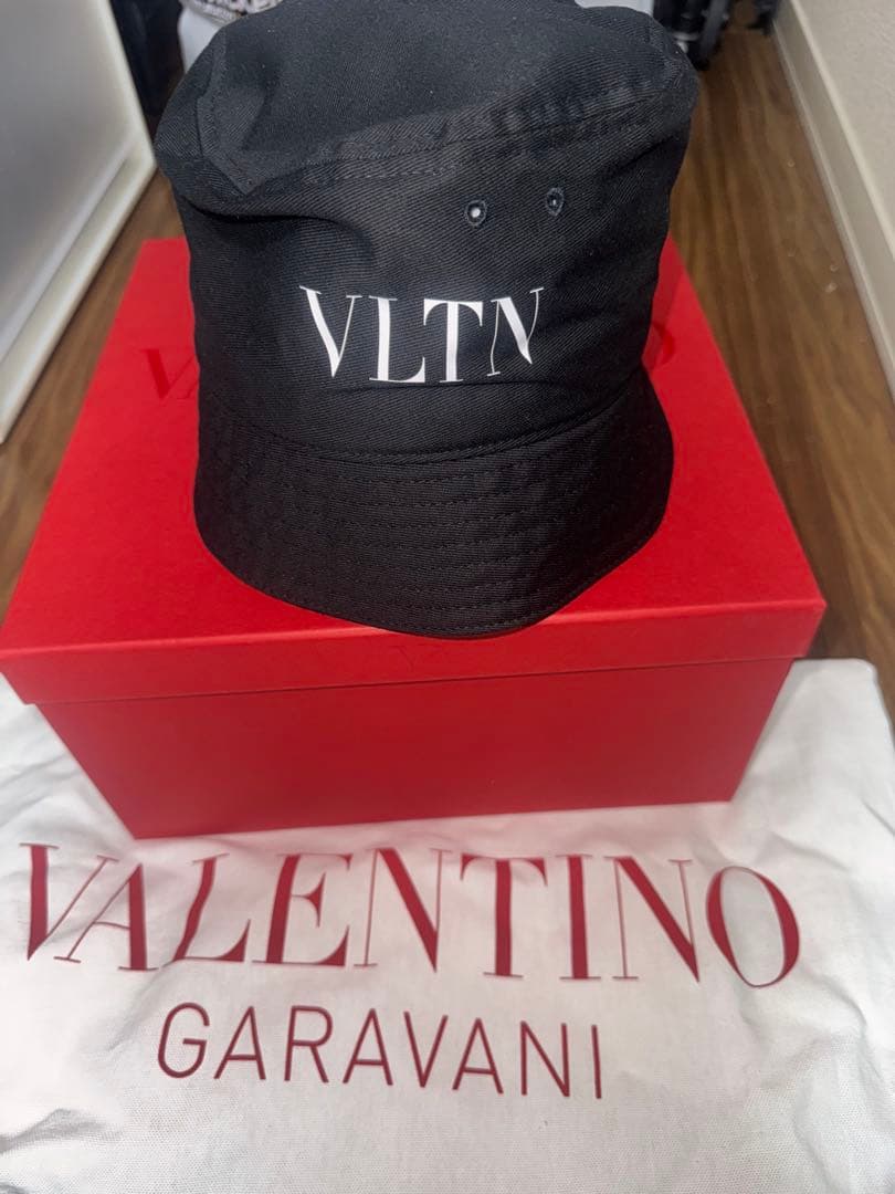 VALENTINO VLTN バケットハット 57ブラック