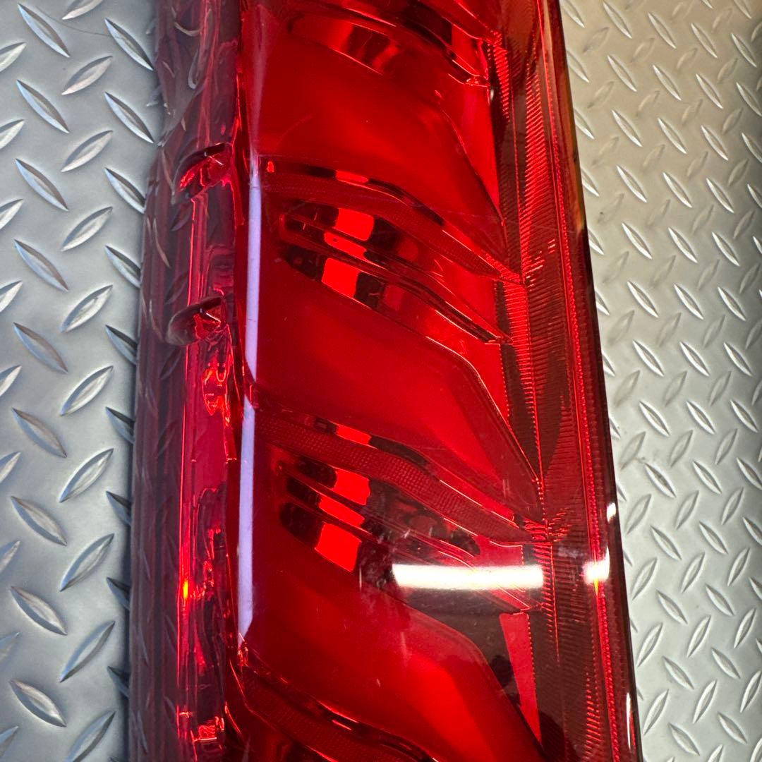 【美品】ハイエース JEWEL LEDテールランプ TT200HUS-RC-1