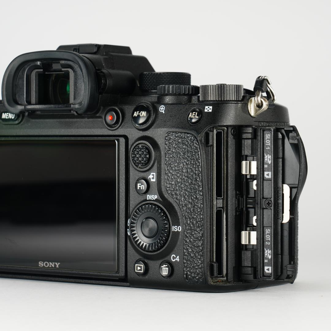 α7V? 風景撮るならこっち SONY α7RIV 6100万画素 付属品充実