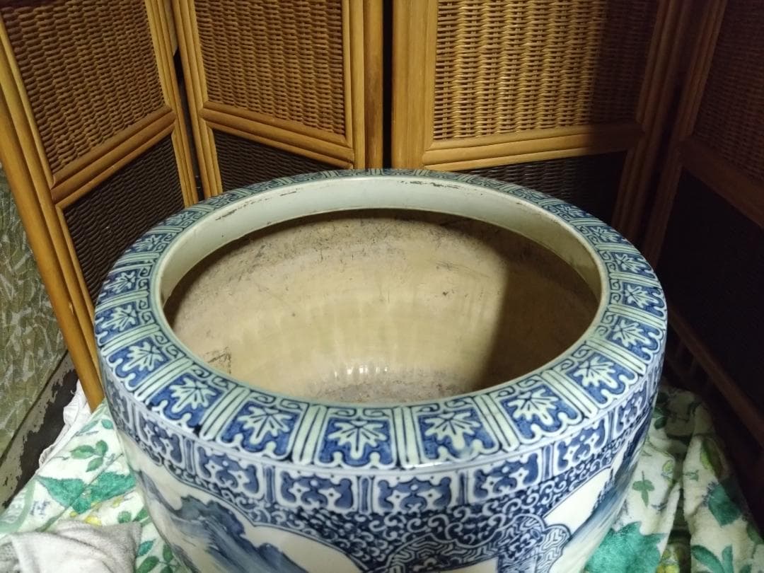 青白磁の風景画 火鉢