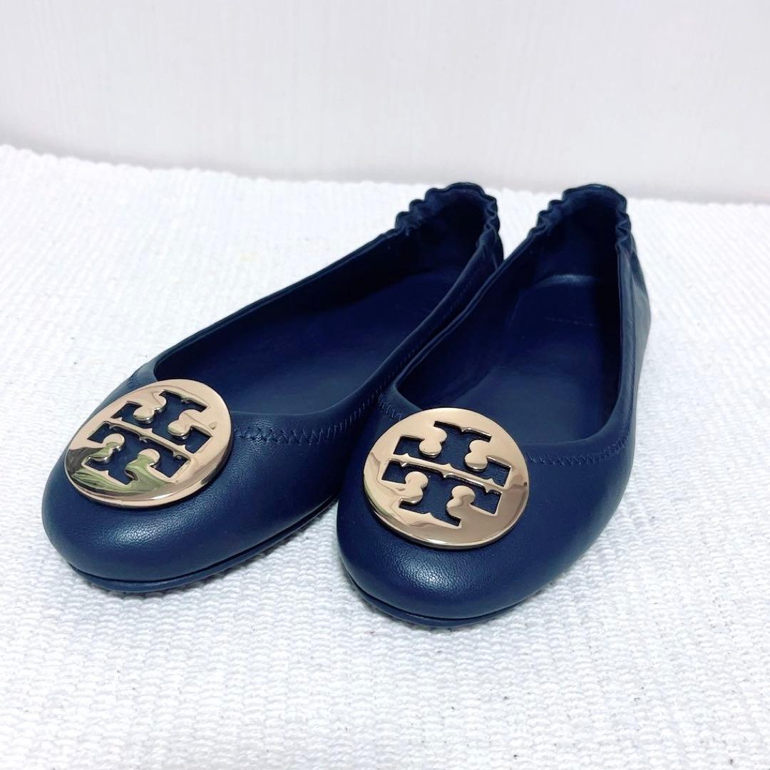 美品　トリバーチ　フラットシューズ　　メタルダブルTゴールド金具　ナパレザー　紺