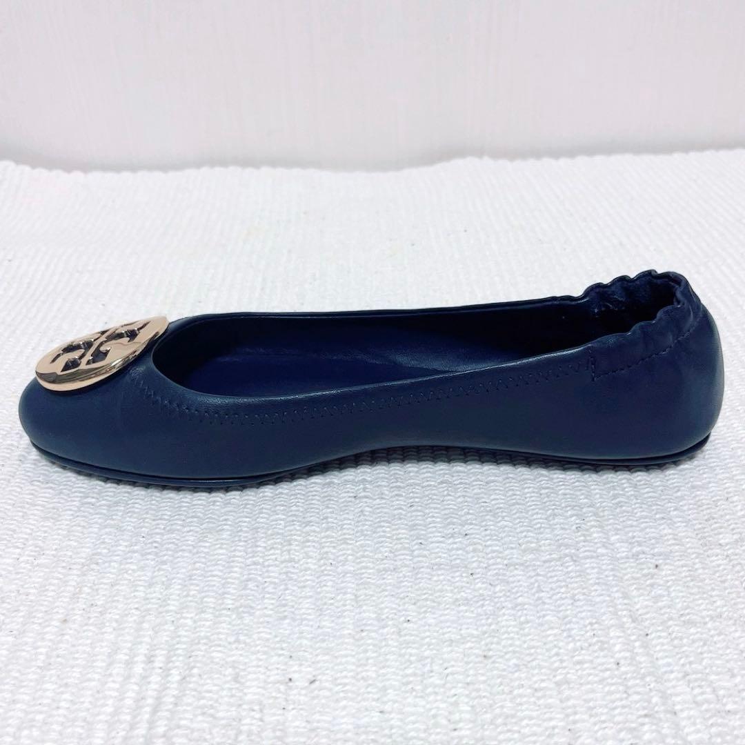 美品　トリバーチ　フラットシューズ　　メタルダブルTゴールド金具　ナパレザー　紺