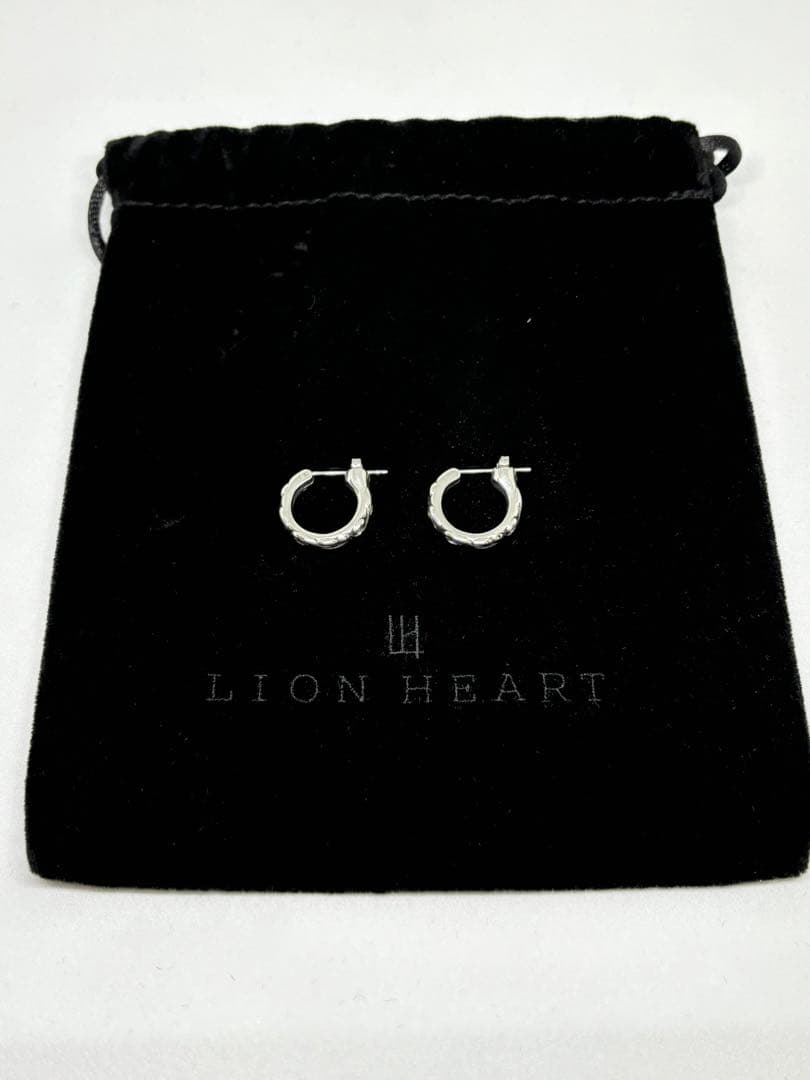 超美品 LH HOWL クロッシングピアス タテガミスクロール シルバー925