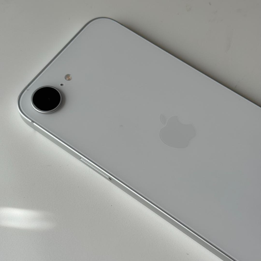 【未使用に近い】iPhone 16e 128GB｜SIMフリー版　充電100％