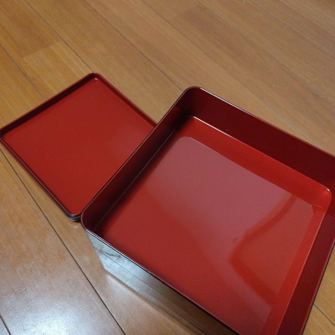 木製三段重箱 金色と赤色の松の模様