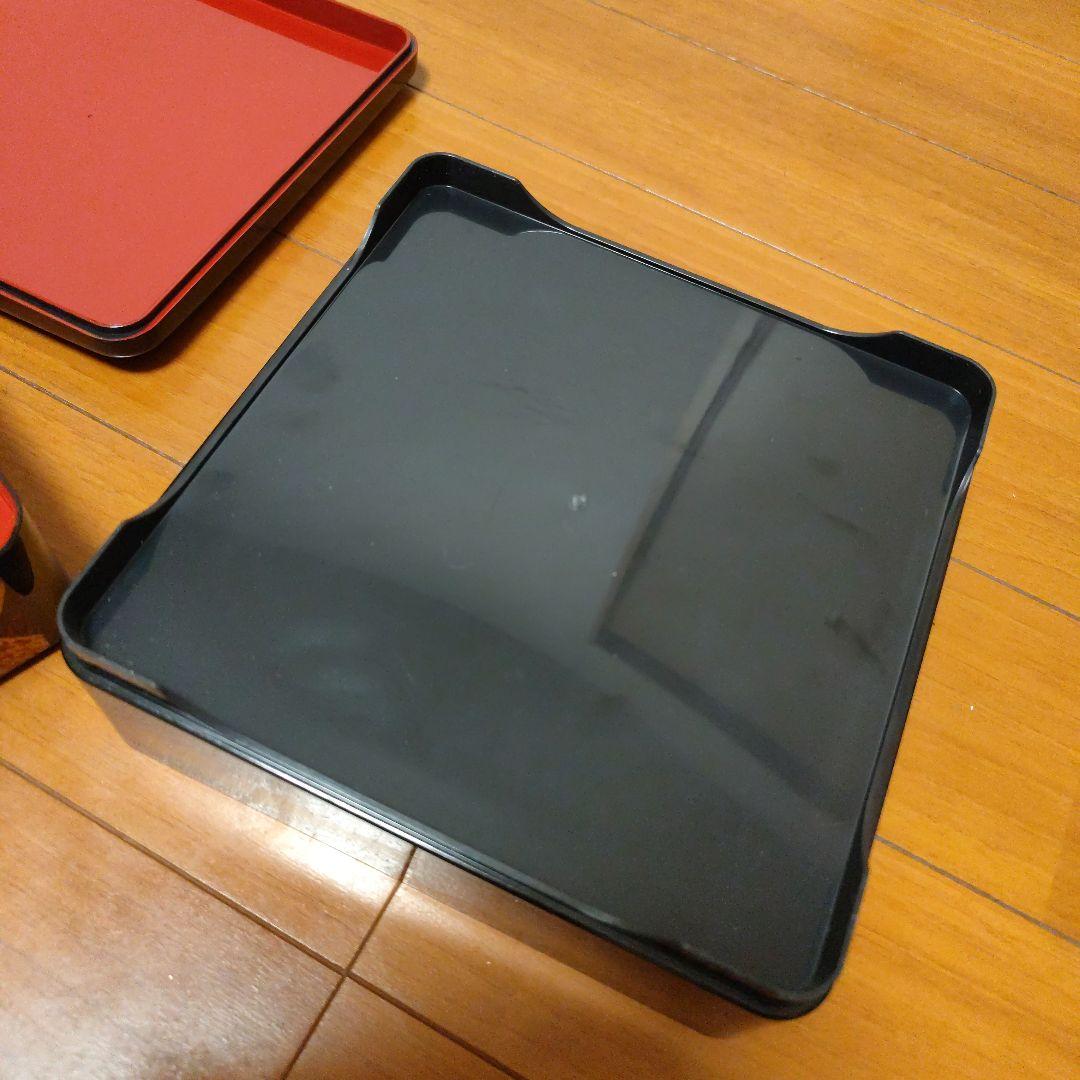 木製三段重箱 金色と赤色の松の模様